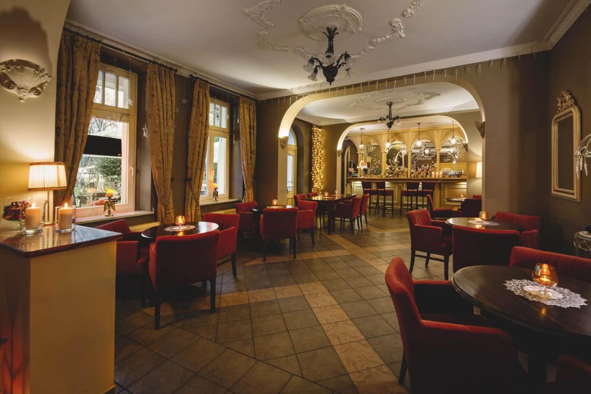 Hotel Amalia Kudowa-Zdrój Exteriör bild