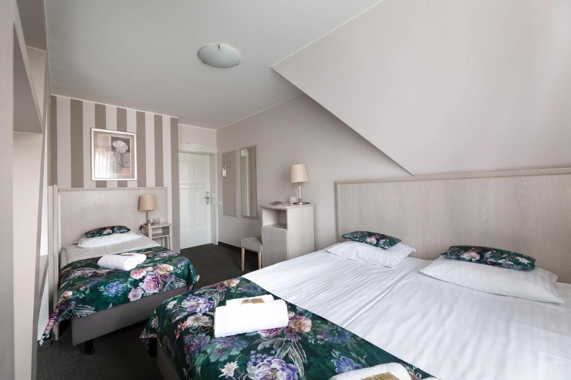 Hotel Amalia Kudowa-Zdrój Exteriör bild