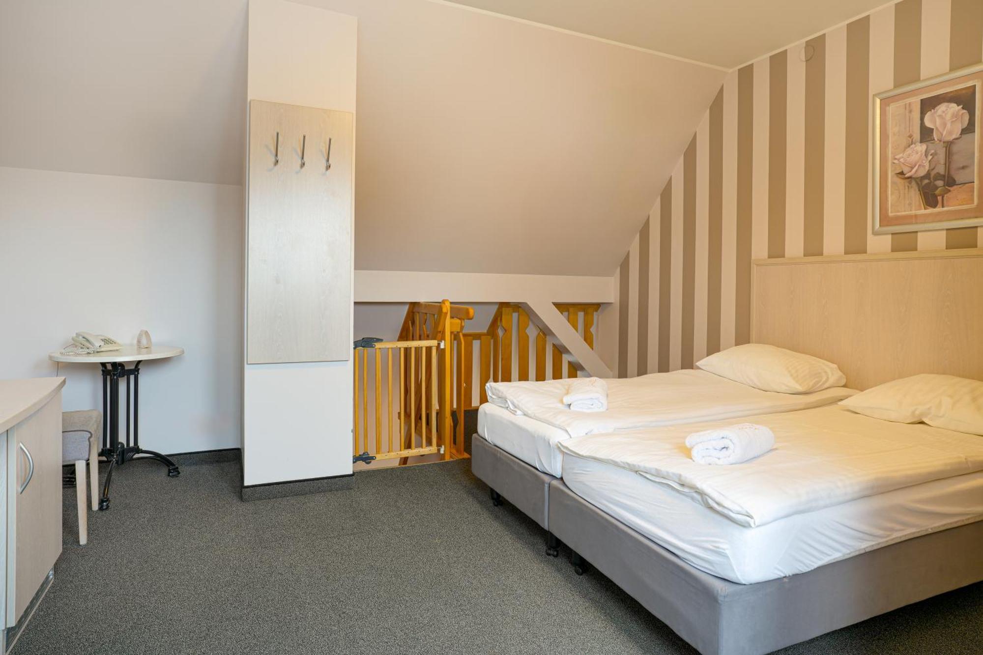 Hotel Amalia Kudowa-Zdrój Exteriör bild